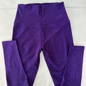 Beyond yoga spaces caught in the midi legging size small